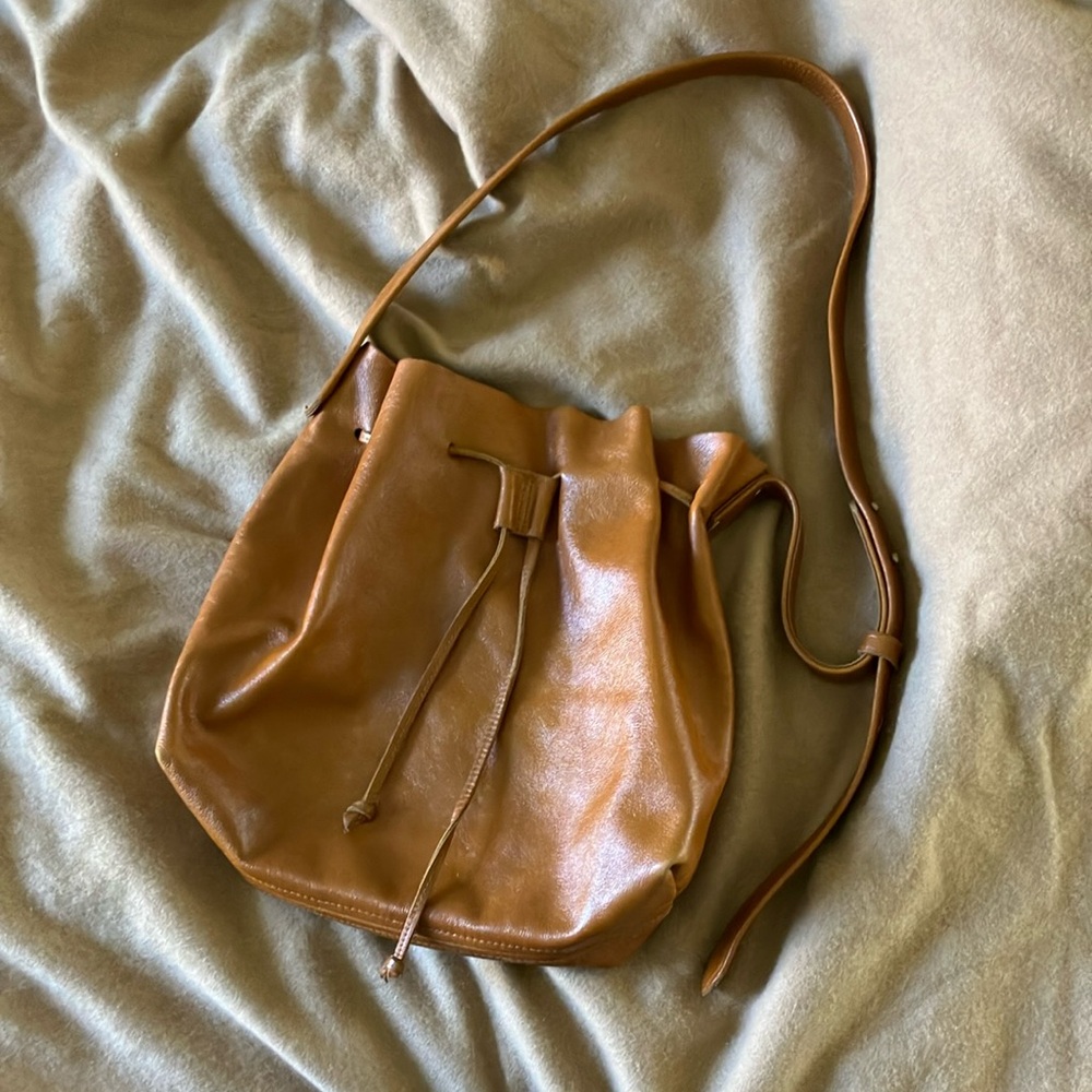 Genuine leather bucket back